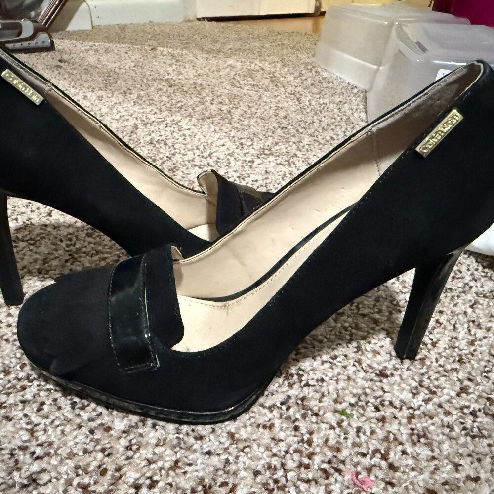 Women’s high-heeled pump, specifically a platform pump by Calvin Klein